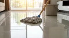 Qual è l'acqua migliore per lavare il pavimento: fredda o calda? La risposta di un esperto