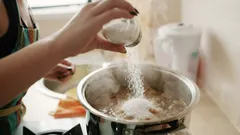 Come salvare una zuppa troppo salata? Aggiungi una fetta di questo frutto e fai cuocere per 10 minuti.